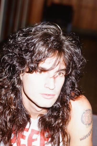 Tommy Lee Nikki Sixx 80s, Metal Hairstyles, 80s Rock Hair, Tommy Lee Motley Crue, 80s Rocker, Rock Hairstyles, Vince Neil, 80s Hair Bands, Motley Crüe