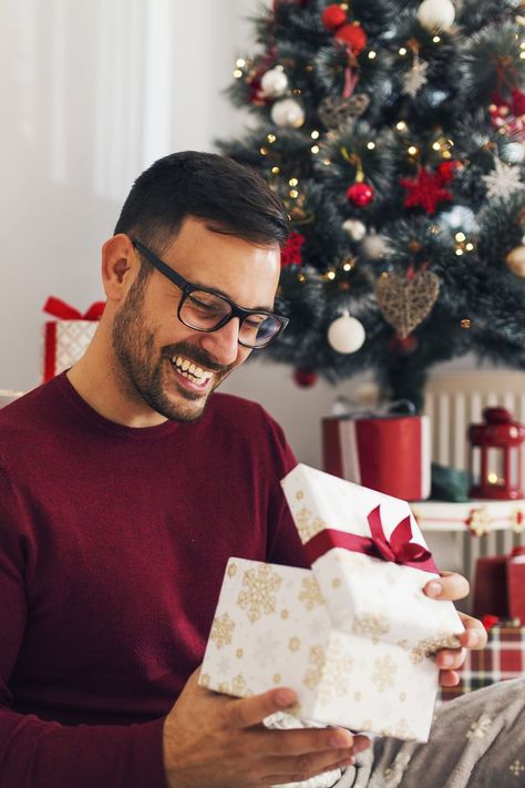 These 9 Unexpectedly Useful Holiday Gifts Might Be Practical, but They’re Not Boring Special Gifts For Him, Holiday Gifts For Men, Gifts Photography, Unique Gifts For Dad, Best Dad Gifts, Christmas Photoshoot, Best Gifts For Men, Dad Birthday Gift, Dad Birthday