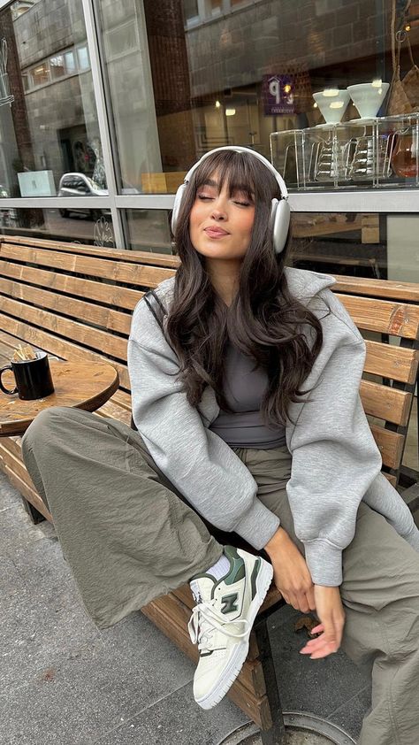 Sporty Winter Outfits, Rainy Day Fashion, New Balance Outfit, Brunch Outfit, Pinterest Fashion, Rainy Day Outfit, Sporty Outfits, How To Pose, How To Style