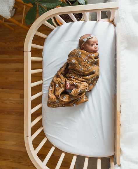 Crib Beside Bed, Crib In Room With Parents, Simple Crib Ideas, Cosleeper Bed, Bedside Crib Ideas, Infant Bed, Co Sleeping Bed, Bassinet Next To Bed, Crib Next To Bed