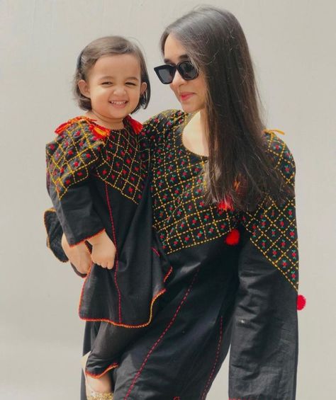 Mom Daughter Outfits, Baby Clothes Patterns Sewing, Pakistani Fashion Casual, Kids Dress Wear, Stylish Short Dresses, Desi Fashion Casual, Baby Dress Design, Dress Design Patterns, Sleeves Designs For Dresses