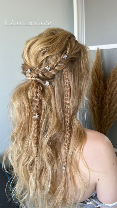 Non Traditional Bridal Hair, Wavy Boho Hairstyles, Rustic Wedding Hairstyles For Long Hair, 70s Boho Hair, Hippy Wedding Hair, Romani Hairstyle, Fairy Wedding Hair, Celtic Hairstyles, Witchy Hairstyles