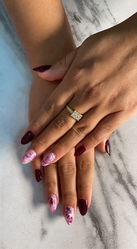 Burgundy Marble nails💅🏻 Engagement Nails Burgundy, Burgundy Nails Summer, Summer Burgundy Nails, Maroon Marble Nails, Burgundy Marble Nails, Nails Burgundy, Engagement Nails, Marble Nail Designs, Lilac Nails