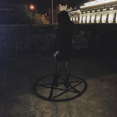 Creepy Core, Crystal Castles, Dark Witch, Whatsapp Wallpaper, Dark Grunge, Gothic Aesthetic, Witch Aesthetic, Goth Aesthetic, Grunge Photography