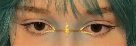 Spiral Eye Makeup, Fae Markings, Futuristic Makeup Looks, Abstract Makeup Looks, Gold Face Paint, Green Make Up, Sun Makeup, Face Markings, Slay Makeup