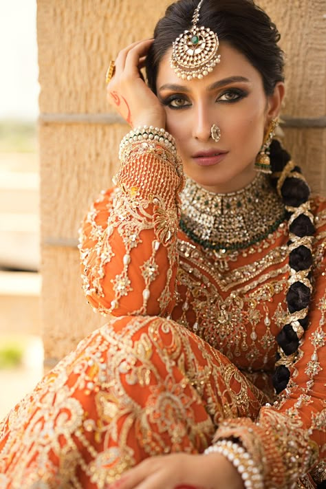 Hairstyle With Suit, Mehndi Hairstyles, Red Bridal Dress, Bridal Braids, Traditional Hairstyle, Bridal Hair Inspiration, Royalty Aesthetic, Ayeza Khan, Model Looks