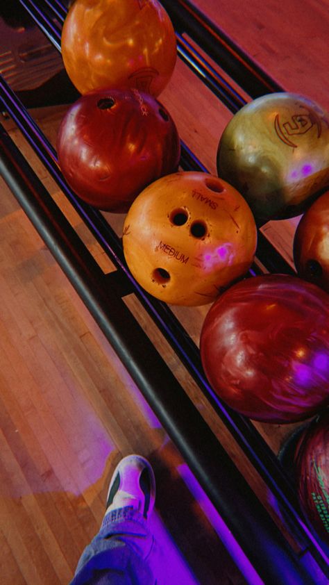 Bowling Astetic, Bowling Ally Aesthetic, Bowling Pics Aesthetic, Couple Bowling Aesthetic, Bowling With Friends Aesthetic, Bowling Alley Pictures, Bowling Photo Ideas, Aesthetic Bowling Pictures, Bowling Pictures Instagram