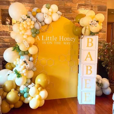 Bee Baby Shower Ideas - A Pretty Celebration Sweet As Can Bee Balloon Garland, Mama To Bee Backdrop, Mommy To Bee Gender Reveal, Bumble Bee Shower Ideas, Ba Bee Shower Ideas, Bee Themed Balloon Garland, Bay Bee Shower Ideas, Honeycomb Baby Shower Ideas, Mom To Bee Baby Shower Decorations