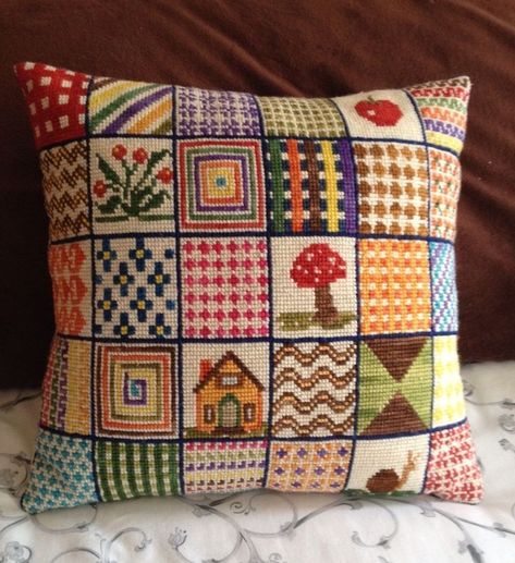 Geometric Cross Stitch, Crochet Cushion Pattern, Cross Stitch Cushion, Cushion Embroidery, Knitting Patterns Free Blanket, Cross Stitch Geometric, Crochet Cushion, Tiny Cross Stitch, Crochet Cushion Cover