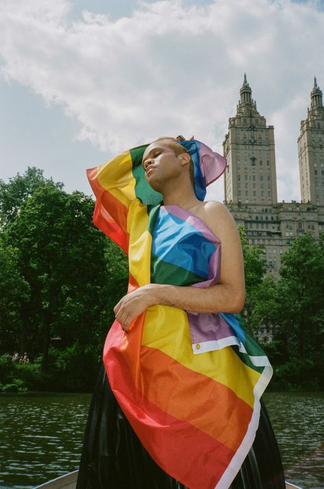 Coming Out Photoshoot, Pride Flag Photoshoot, Pride Photoshoot Ideas At Home, Pride Photoshoot Ideas, Pride Month Photoshoot, Pride Editorial, Pride Moodboard, Pride Picture, Queer Club