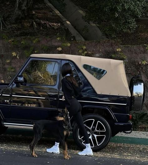 Kendall Jenner Aesthetic, Black Suv, Luxury Lifestyle Dreams, Classy Cars, Future Lifestyle, Dream Lifestyle, Kendall Jenner Style, New Energy, My Dream Car