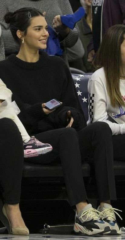 Kendall Jenner Basketball, Kendall Jenner Clothes, Ball Game Outfit, Kendall Jenner Body, Kendall Jenner Icons, Stile Kendall Jenner, Hailey Rhode Baldwin, Mode Ulzzang, Outfit Sneakers