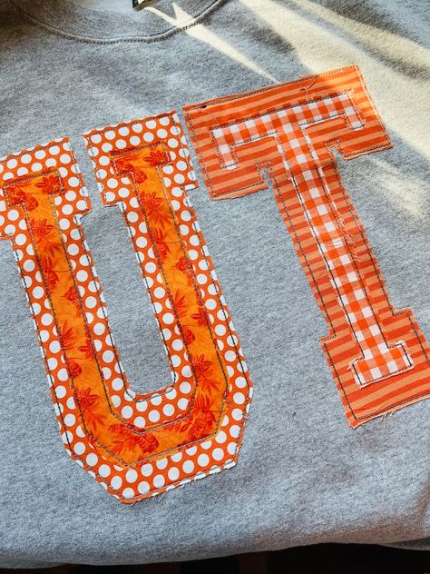 UT Tennessee Embroidered Sweatshirt - Etsy Senior Painted Jeans, Sewing Aesthetic, Hoodie Diy, College Diy, Patchwork Clothes, Diy Sweatshirt, Senior Gifts, Mason Jar Gifts, Hand Embroidery Projects