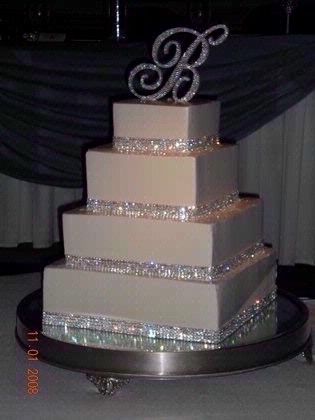 Its a a cake that glitters! Im in heaven Diamond Cake, Bling Wedding Cakes, Cake Band, Wedding Cake Ribbon, Bling Cakes, Crystal Cake, Weddings By Color, Crystal Trim, Bling Wedding