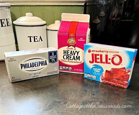 Low Carb Jello Fluff, Keto Strawberry Fluff, Cottage Cheese Low Carb Recipes, Low Carb Cream Cheese Recipes, Jello Snacks, Lettuce Salads, Cottage Cheese Desserts, Strawberry Fluff, Jello Salads