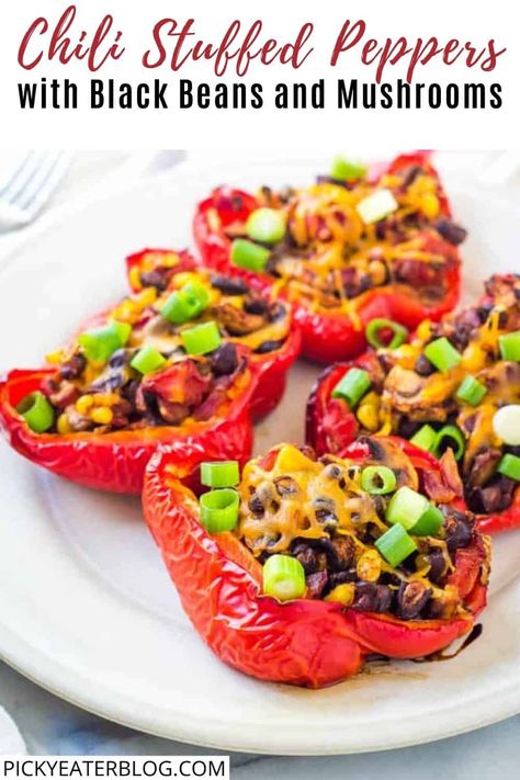 These chili stuffed peppers are packed with fire-roasted tomatoes, black beans, mushrooms, jalapeño peppers, and the perfect amount of cheese in every bite. They’re a healthy, satisfying, totally delicious and easy weeknight meal! Vegetarian Gluten Free Dinner, Chili Stuffed Peppers, Southwestern Recipes, Healthy Vegetarian Dinner, Poblano Peppers, Homemade Chili, Fire Roasted Tomatoes, Stuffed Poblano Peppers, Easy Cooking Recipes