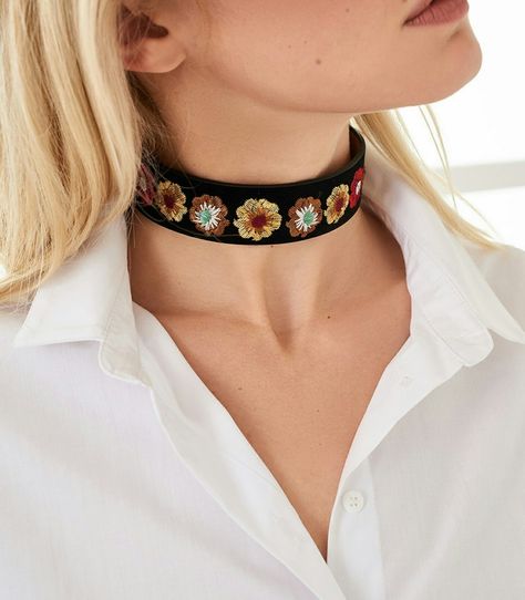 Esty Shop.com Jewellery, Embroidery Choker, Diy Choker Necklace, Black Metal Jewelry, Diy Choker, Diy Fabric Jewellery, Fabric Jewellery, Handmade Embroidery Designs, Embroidery Bags