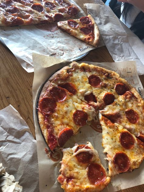 Blaze Pizza, Pizza Aesthetic, Beach Food, Beach Meals, Pepperoni Pizza, Delicious Food, I Hope, Pizza, Yummy Food