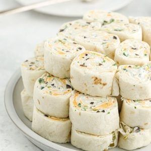 Cream Cheese Tortilla Roll Ups - Eating on a Dime Veggie Tortilla, Tortilla Rollups, Veggie Roll Ups, Tortilla Pinwheels, Pinwheel Appetizers, Tortilla Rolls, Roll Ups Tortilla, Pinwheel Recipes, Tailgate Food