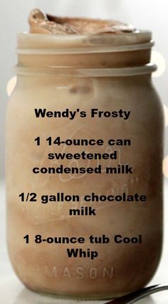 Wendy's Frosty ~ An easy and delicious 3-Ingredient Homemade Take on Wendy's Frosty Wendys Frosty Recipe, Wendy's Frosty, Resep Starbuck, Wendys Frosty, Weight Watcher Desserts, Chocolate Frosty, Frosty Recipe, Resep Smoothie, Starbucks Recipes