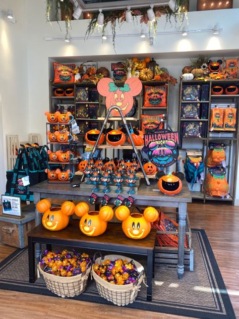 Disneyland Merch, Fall Disney, Disney World Halloween, Fall Board, Disney Queens, Hallowen Ideas, Disneyland Photos, Disneyland Halloween, Halloween Disney