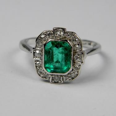 Diamond Art Deco Ring, Art Deco Emerald Ring, Emerald Ring Vintage, Edwardian Jewelry, Art Deco Diamond Rings, Dream Engagement Rings, Deco Engagement Ring, Deco Ring, Deco Jewelry