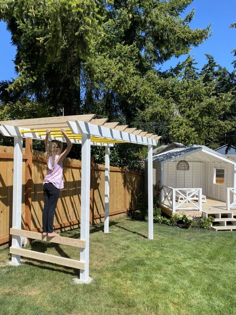 Is it an Arbor / Trellis? Well, it may look like that but its monkey bars! Today I will share how we added the finishing touches! Garden Monkey Bars, Build Your Own Monkey Bars, Pergola Monkey Bars, Monkey Bars Playground, Monkey Bars Diy How To Build, Backyard Monkey Bars, Diy Monkey Bars Backyards, Diy Outdoor Climbing Structure, Pergola Playground