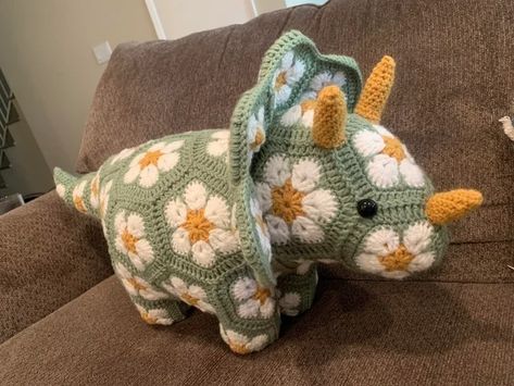 Free Crochet Patterns | Granny square triceratops Crochet Granny Square Triceratops, Crochet Granny Square Animals Free Patterns, Granny Square Dinosaur Pattern, Granny Square Triceratops Pattern, Crochet Dino Granny Square, Granny Square Stuffed Animal Patterns, Crochet Granny Square Triceratops Free Pattern, Crochet Inspiration Amigurumi, Crochet Granny Square Dinosaur