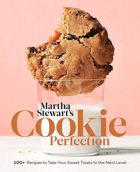 Martha Stewart Cookies, Martha Stewart Kitchen, Martha Stewart Living Magazine, Skillet Chocolate Chip Cookie, Cookie Cookbook, Baking Book, Best Cookbooks, Smitten Kitchen, Martha Stewart Living