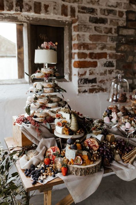 Oct 12, 2019 - Edison Bulb Installation, Grazing Table and Eco-Friendly Florals, a wedding post from the blog Rock My Wedding, written by Rock My Wedding | Rock My Style | Rock My Family on Bloglovin’ Feasting Table, Grazing Table, Wedding Dessert Table, Wedding Cake Rustic, Wedding Dessert, Grazing Tables, Relaxed Wedding, Rock My Wedding, Mobile Bar