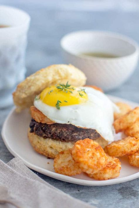 Homemade Vegetarian Breakfast Sausage Patties - This Mess is Ours Vegetarian Breakfast Sausage, Breakfast Sausage Seasoning, Breakfast Sausage Patties, Veggie Burger Patties, Bacon Seasoning, Sausage Patties, Vegetarian Sausages, Homemade Buttermilk Biscuits, Burger Toppings