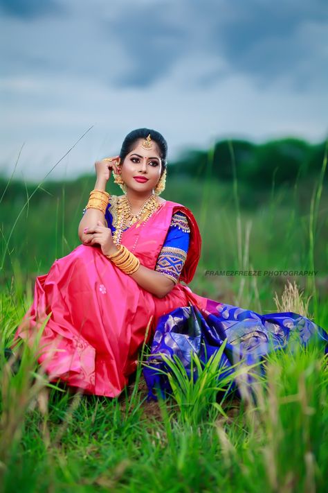 Stills For Girls Traditional, Halfsaree Function Photoshoot Poses, Half Saree Function Stills Outdoor, Half Saree Outdoor Stills, Saree Function, Indian Bride Poses, Half Saree Function, Indian Bride Photography Poses, Bride Photos Poses