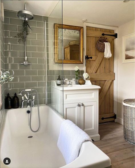 Marble Lighting, Cottage House Interior, Cottage Style Bathrooms, Bathrooms Ideas, Rustic Farmhouse Bathroom, New House Bathroom, Happy New Week, Cottage Bathroom, Small Bathroom Makeover