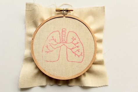 Lung Embroidery, Collapsed Lung, Crafty Gifts, Embroidery Pattern, School Projects, Wool Felt, Embroidery Patterns, Felt, Textiles