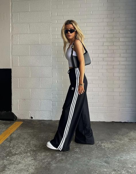 Athleisure Outfits Summer, Wide Leg Pants Black, Blouse Ideas, Moda Chic, Satin Blouse, Sporty Outfits, Sporty Chic, Summer Fashion Outfits, College Outfits