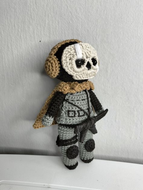 Crochet Call Of Duty, Ghost Call Of Duty, Crochet Pieces, Call Of Duty Ghosts, Crochet Humor, Beginner Crochet Projects, Knitting Supplies, Fun Crochet Projects, Diy Crochet Projects