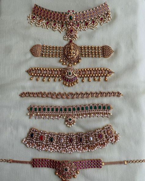 Choker Necklace Indian Antiques, Saree Chain Jewellery Designs, Antique Chokar Design Jewelry, Saree Jwellary Ideas, Daivik Jewellery, Jewellery Design Necklaces, Traditional Jewellery Design, South Indian Choker Necklace, Antique South Indian Jewellery