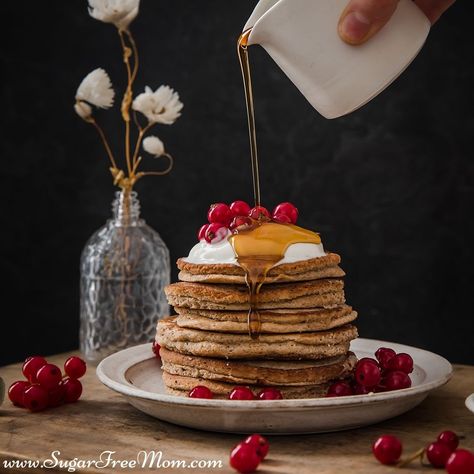 Sugar-Free Keto Gingerbread Blender Pancakes (Low Carb, Paleo, Gluten Free) Keto Gingerbread, Pancakes Low Carb, Oat Flour Pancakes, Blender Pancakes, Flavored Pancakes, Pancake Calories, No Flour Pancakes, Flour Pancakes, Sugar Free Maple Syrup