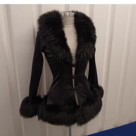 2000s Fur Jacket, Goth Outfit, 2000s Fashion Outfits, Swaggy Outfits, Mode Inspo, 2000s Fashion, Dream Clothes, Aesthetic Clothes, Pretty Outfits