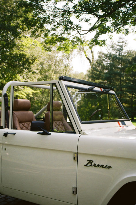 🇺🇲 #fordbronco #bronco #x #ford #classicbronco #offroad #earlybronco #f #vintagebronco #fordtrucks #fordbroncodaily #fordsofinstagram #classictrucks #trucks #fordnation #rc #fordtruck #earlybroncodrivers #fullsizebronco #classicfordbronco #obs #vintage #fordf #lifted #classiccars #dentside #builtfordtough #classicfordbroncos #truck #bhfyp #fordtough Bronco Ford Vintage, Classic Bronco Aesthetic, Vintage Ford Bronco Aesthetic, 1960 Ford Bronco, Old Bronco Vintage, Vintage Ford Bronco, Bronco Ford, Vintage Bronco, Classic Ford Broncos