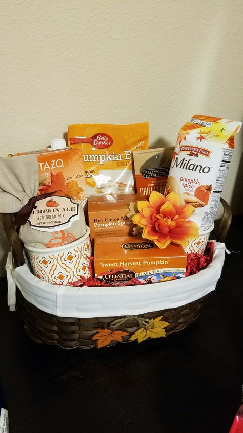 Pumpkin Fall Themed Gift Basket. Silent auction fundraiser for work (2016) Fall Basket Ideas, Silent Auction Basket, Silent Auction Fundraiser, Tricky Tray, Auction Gift Basket Ideas, Fundraiser Baskets, Silent Auction Baskets, Fall Gift Baskets, Auction Basket