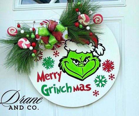 Merry Grinchmas Sign, Grinch Door Hanger, Christmas Door Signs, Grinch Door, Grinch Sign, Welcome Door Hanger, Round Signs, Grinch Christmas Decorations, Cricut Design Studio