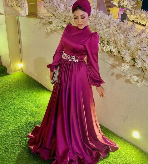 فستان زهري, Green Chiffon Dress, Hijab Dress Party, Carpet Outfits, Bride Dress Simple, Modest Evening Dress, Soiree Dress, Classy Prom Dresses, Red Carpet Outfits