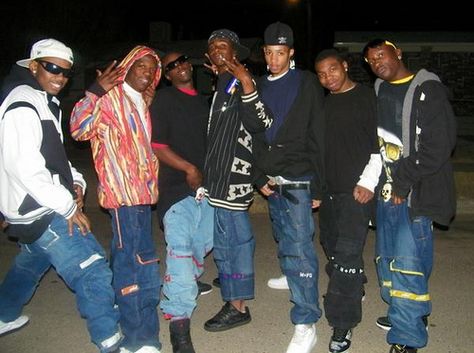 A style that showed in the late 1990s to 2000s was "gangsta," involving men wearing their jeans very low, typically oversized and with their boxers showing. (Sarah M) Gangsta Clothes, 2000s Hip Hop Fashion, 2000’s Outfit, Girbaud Jeans, Vintage Outfits Men, Nyc Photoshoot, Gangsta Style, Marithe Francois Girbaud, International Clothing