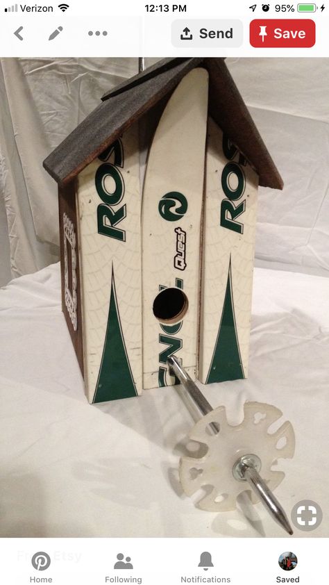 Old Skis Ideas, Décor Ski, Ski House Decor, Ski Chair, Old Skis, Ski Lodge Decor, Bird Houses Ideas Diy, Ski Cabin, Ski Art