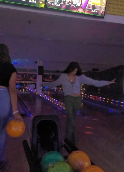 80s Birthday Aesthetic, 80s Bowling Outfit, Bowling Outfit Ideas Fall, 16 Bday Outfit Ideas, Bowling Birthday Party Aesthetic, Birthday Aesthetic Activities, Birthday Party Bowling, Teenage Fun Aesthetic, Teenage Birthday Party Aesthetic