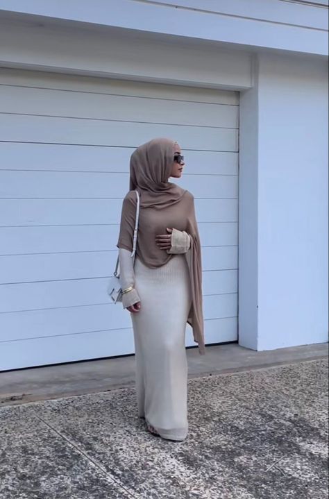 Jersey Hijab Aesthetic, Islamic Outfits, Summer Hijabi, Hijabi Summer, Modest Outfits Muslim, Outfits Muslim, Hijab Fashion Summer, Florida Outfits, Estilo Hijab