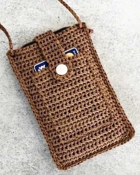 Elegância e Utilidade: Porta Celular de Crochê com Pontos Simples Phone Bag Crochet, Crochet Phone Cover, Designer Crochet, Pochette Portable, Crochet Boho Bag, Crochet Phone Cases, Crochet Mobile, Crochet Shoulder Bags, Free Crochet Bag