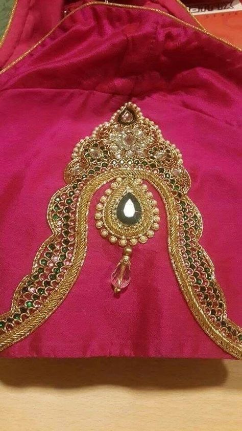 Blouse Designs With Maggam Work, Pink Blouse Designs, Maggam Work Designs, Wedding Saree Blouse Designs, Traditional Blouse Designs, Maggam Works, Blouse Embroidery, Blouse Design Images, New Blouse Designs