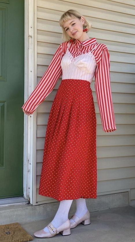 Valentines Day Outfits Vintage, Kitschy Outfit, Quirky Outfits For Women, Sailor Moon Inspired Outfits, Love Core Aesthetic Outfits, Quirky Fashion Aesthetic, Kitschy Fashion, Lovecore Aesthetic Outfit, Quirky Fashion Vintage